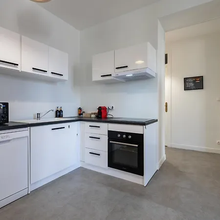 Le Spacieux , 7 Personnes, 6 Lits, Parking, Proche Lyon Partdieu Apartment