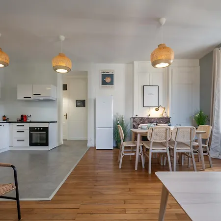 Apartment Le Spacieux , 7 Personnes, 6 Lits, Parking, Proche Lyon Partdieu *