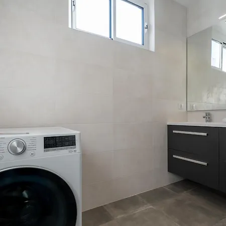 Le Spacieux , 7 Personnes, 6 Lits, Parking, Proche Lyon Partdieu * Villeurbanne
